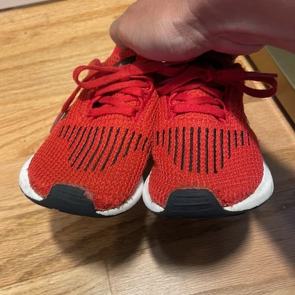 Toddler Adidas Red/Black Iconic 3 stripe running sneaker, size 9 - Picture 6 of 10